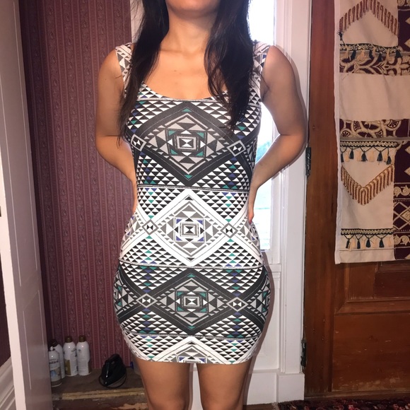 Charlotte Russe Dresses & Skirts - Charlotte Russe Bodycon Tribal Print Dress